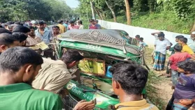 বাঁশখালীতে ট্রাক-সিএনজি সংঘর্ষে শিশুসহ নিহত ২