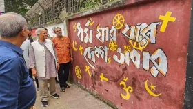 ঢাবিতে জুলাই বিপ্লবের গ্রাফিতি ঘুরে দেখলেন প্রধান উপদেষ্টা