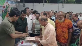 টাক মানেই বুদ্ধিমান-জ্ঞানী, দেওয়া হলো সংবর্ধনা!