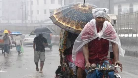 ঝড়ো হাওয়াসহ বৃষ্টির সম্ভাবনা, কমবে তাপমাত্রা