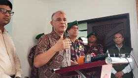 পলাতক পুলিশ কর্মকর্তারা সন্ত্রাসী, তাদের পেলেই গ্রেপ্তার
