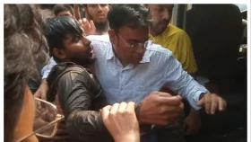 ইবিতে ছাত্রলীগ নেতাকে মারধর, পুলিশে সোপর্দ