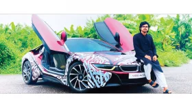 বিএমডব্লিউ গাড়িতে উসাইদের গ্রাফিতি