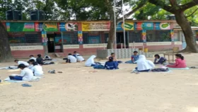 শ্রেণিকক্ষ-সংকট, খোলা আকাশের নিচে পাঠদান