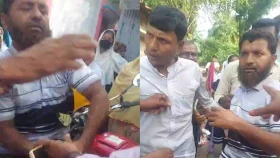 দুই শিক্ষক লাঞ্ছিত: কর্মস্থলে নিরাপত্তা না পেলে ক্লাস বর্জনের ঘোষণা