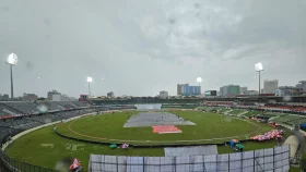 খেলা বন্ধের আগে ৬৫ রানে এগিয়ে বাংলাদেশ