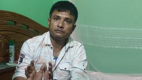 নারী নিয়ে স্থানীয়দের হাতে ধরা পড়লেন যুবলীগ নেতা