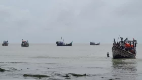 উপকূলে গুঁড়ি গুঁড়ি বৃষ্টি, বন্দরে সতর্কতা
