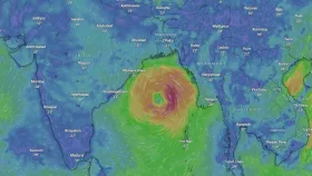 স্থলভাগের দিকে ধেয়ে আসছে ঘূর্ণিঝড় &lsquo;দানা&rsquo;