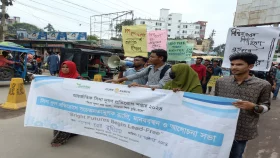 সিসা দূষণ প্রতিরোধে কুড়িগ্রামে জলবায়ু কর্মীদের প্রতিবাদ