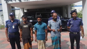 টাকার জন্য বন্ধুদের নিয়ে বাবাকে হত্যা, ছেলেসহ গ্রেপ্তার ৪