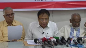নারায়ণগঞ্জে বাস ভাড়া না কমালে হরতালের ঘোষণা
