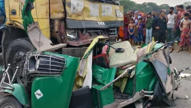 ট্রাকের সঙ্গে সিএনজির মুখোমুখি সংঘর্ষ, নিহত ৬