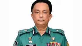 বিমানবন্দরে আটকে দেওয়া হলো ডিএমপির সাবেক কমিশনার ফারুককে