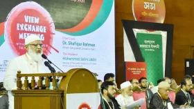 শহীদ পরিবারের অন্তত একজনকে সরকারি চাকরি দিতে হবে