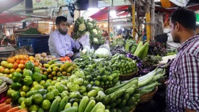 ডিম ও মুরগির বাজার তদারকিতে কাপ্তান বাজারে এফবিসিসিআই