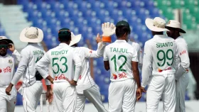 ব্যাটিং স্বর্গে অসহায় বাংলাদেশের বোলাররা