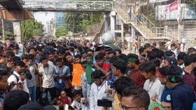 সায়েন্সল্যাব ছাড়লেন শিক্ষার্থীরা, বুধবারও অবরোধ কর্মসূচি