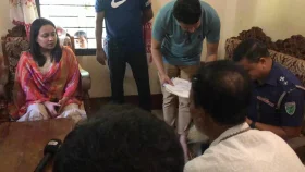 ফোনে বিয়ে করছিলেন প্রবাসী, বন্ধ করল প্রশাসন