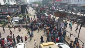 সায়েন্সল্যাব অবরোধ করল শিক্ষার্থীরা