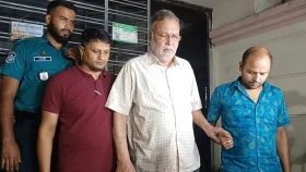 সাবেক কৃষিমন্ত্রীর বাড়ি থেকে টাকাসহ যা উদ্ধার করল পুলিশ