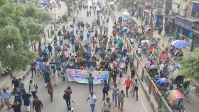 আজও সায়েন্সল্যাব অবরোধ ৭ কলেজ শিক্ষার্থীদের, যান চলাচল বন্ধ