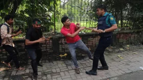 ৩৫ প্রত্যাশী শিক্ষার্থীদের ওপর পুলিশের লাঠিচার্জ