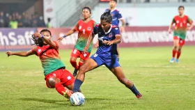 প্রথমার্ধে ক্রসবারে বাধা দুই দলের ভাগ্য