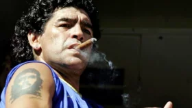 ফুটবল আর বিপ্লবকে এক করেছিলেন ম্যারাডোনা