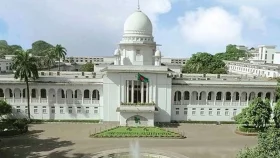 এজলাসে বিচারপতির দিকে ডিম ছুড়ে মারলেন আইনজীবীরা