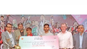 মেয়েদের পাশে থাকবে সরকার