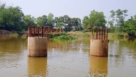 ৩ বছরেও শেষ হয়নি সেতুর নির্মাণ কাজ, লাপাত্তা ঠিকাদার&nbsp;