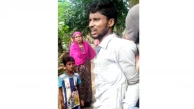 গাছে বেঁধে দুই যুবককে পিটুনি, ক্ষতস্থানে মরিচের গুঁড়া ও লবণ