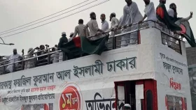 বিশ্বজয়ী হাফেজ মুয়াজ মাহমুদকে ছাদখোলা বাসে সংবর্ধনা