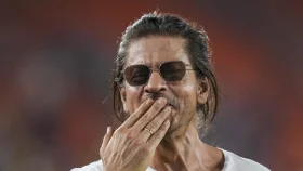 জন্মদিনে যে বদঅভ্যাস ছাড়ার প্রতিশ্রুতি দিলেন শাহরুখ