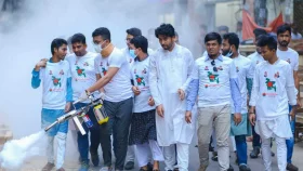 কাওরান বাজারে ছাত্রদলের ড্রেন পরিষ্কার ও মশা নিধন স্প্রে কর্মসূচি