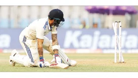 শেষবেলায় রানআউট কোহলি