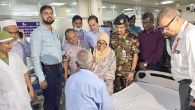 চমেক হাসপাতালে স্বাস্থ্য উপদেষ্টা, &lsquo;রোগী হয়রানি, দায় আছে সরকারেরও&rsquo;