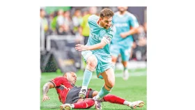 নাটকীয় হারে মায়ামির সেমির অপেক্ষা বাড়ল