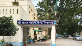 ঘরের ভেতর স্ত্রী ও প্রেমিক, দুজনকে কোপাল স্বামী