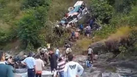 উত্তরাখণ্ডে বাস খাদে পড়ে ৩৬ জনের মৃত্যু