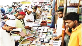 জমে উঠেছে ইসলামি বইমেলা