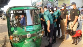 ঢাকার গুরুত্বপূর্ণ স্থানে বসল পুলিশের বিশেষ চেকপোস্ট