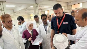 আন্দোলনে আহতদের চিকিৎসা দিতে ঢাকায় যুক্তরাজ্যের দুই চিকিৎসক