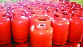 চার দফা বেড়ে ১২ কেজি এলপিজির দাম কমল ১ টাকা