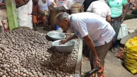 কুড়িগ্রামে আলুর দাম বৃদ্ধি, হতাশ ক্রেতারা