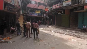 চট্টগ্রামে ফেসবুক পোস্টকে ঘিরে সংঘর্ষ, হাজারিগলি থমথমে