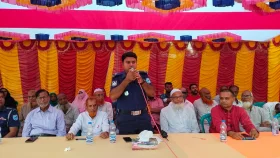মাদক ছাড়তে হবে না হয় দেশ ছাড়তে হবে: ওসি