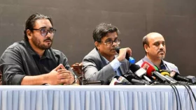 ঘরে বসে সাবেক স্পিকারের পাসপোর্ট করার বিষয়ে তদন্ত করছে সরকার