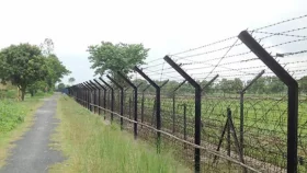জমিতে কাজ করছিলেন কৃষক, ধরে নিয়ে গেল বিএসএফ